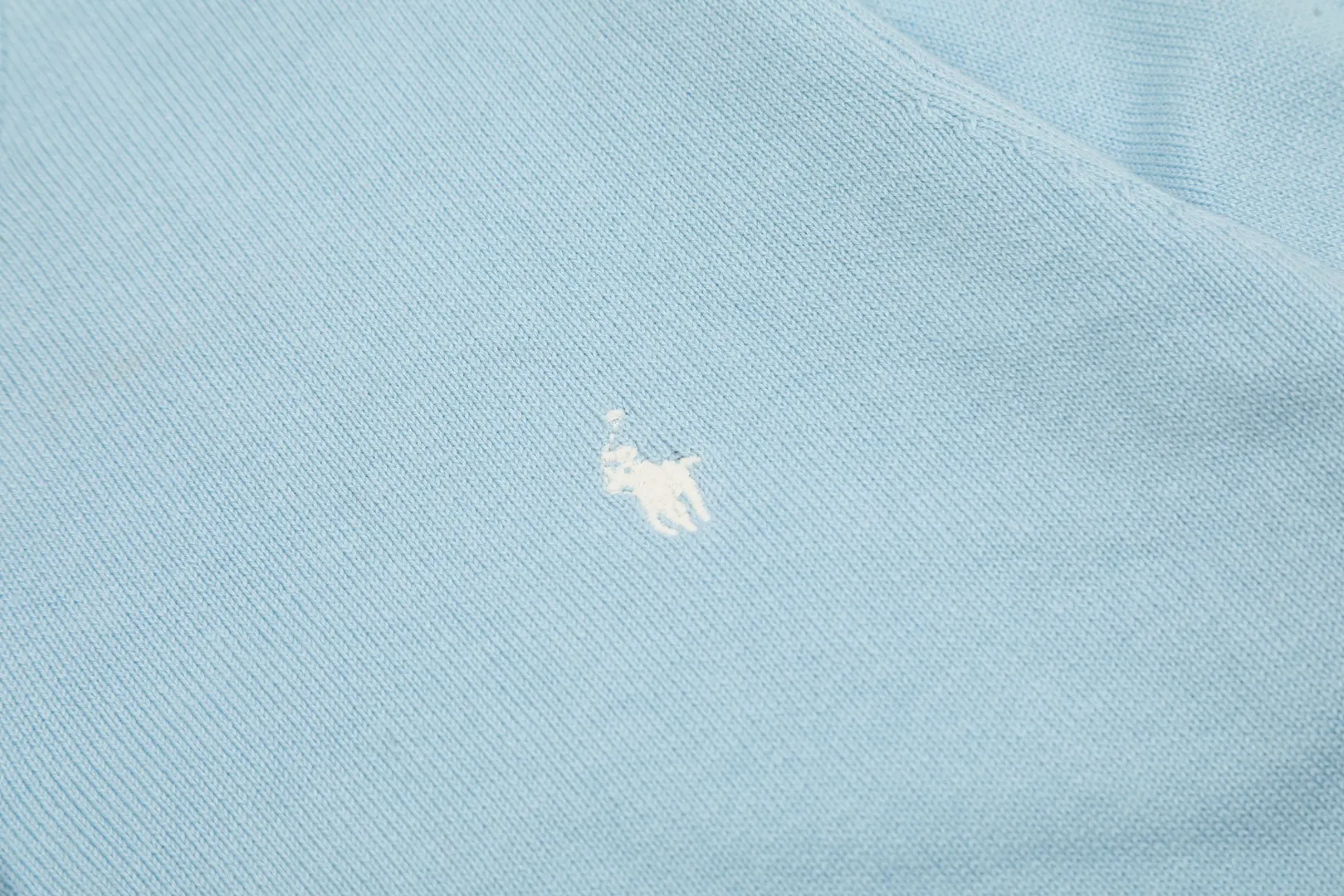P190 Top quality" Style number: DS010# [Ralph Lauren solid color round neck basic pony embroidered logo knitted cardigan long sleeves] ✅Ralph Lauren Ralph Lauren classic basic versatile jersey cardigan long-sleeved small jacket ✅Main supplier of platform live broadcast wholesale entity ✅ZP quality 1:1 version can scan the code to enter the GF website Counter quality ✅Detailed quality is the only one in Guangzhou Imported quality cotton yarn focuses on high-end and cost-effective Needless to say good quality. ✅The version is restored to the original. Loose, comfortable and stress-free. Simple is high-end. Classic is timeless. ✅The upper body is simple and easy to match. A must-have for goddess ootd. Good-looking clothes are never picky. A must-have in the goddess’ wardrobe. Size: S-XL. Color: off-white, light blue, pink, khaki, military green, gray, navy blue, black, Chinese red, mint green.